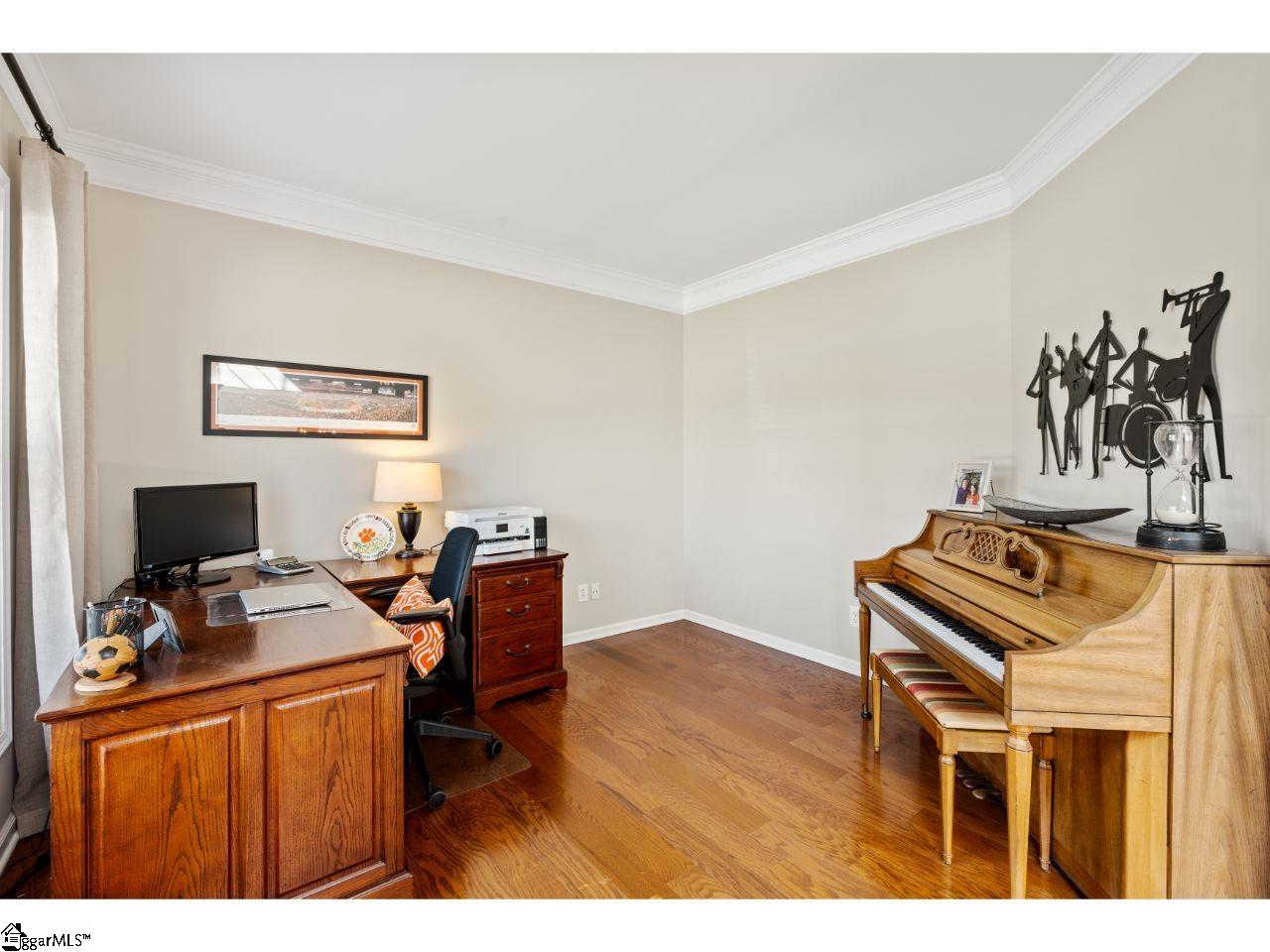6 Breezewood Court