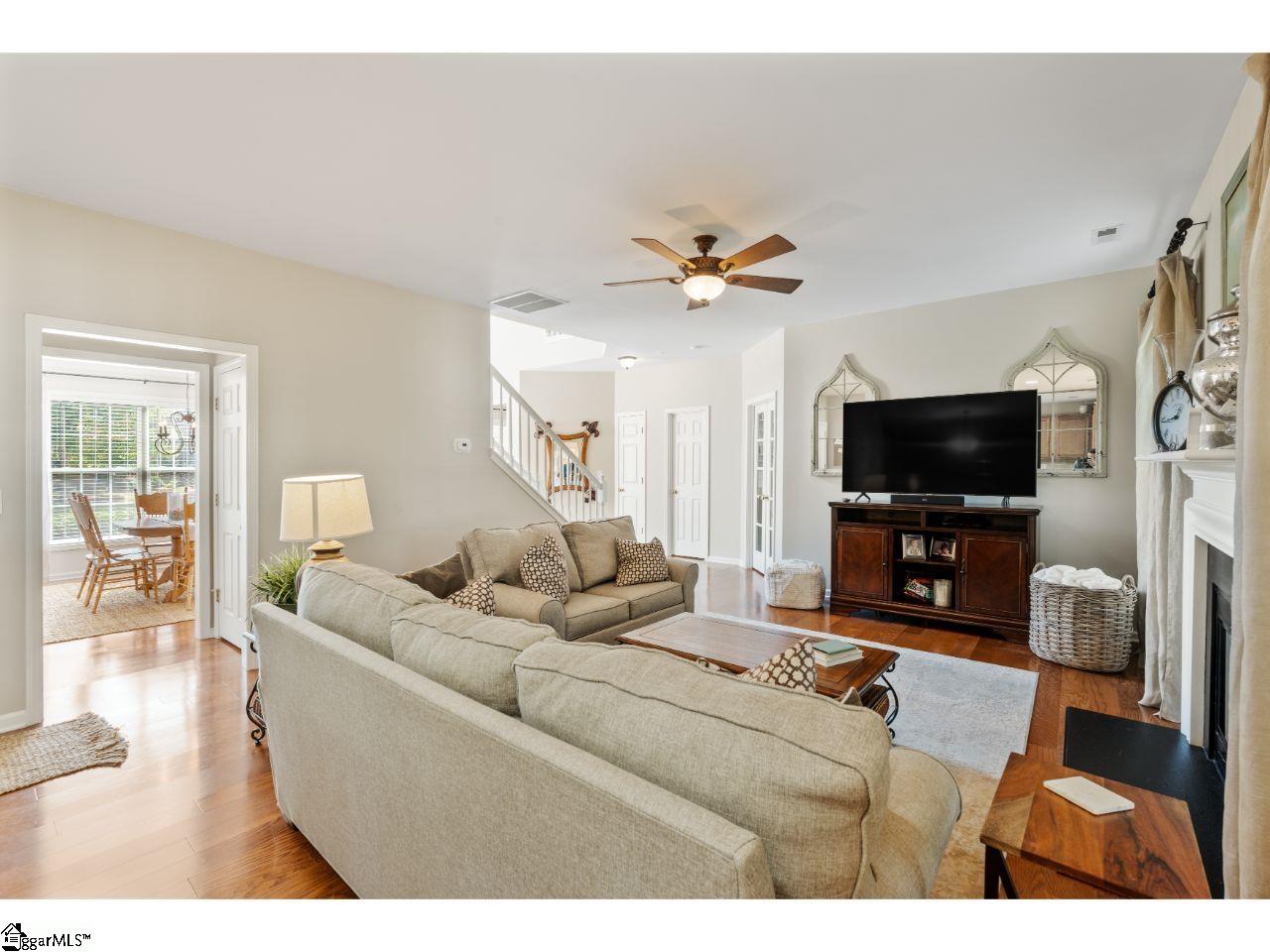 6 Breezewood Court