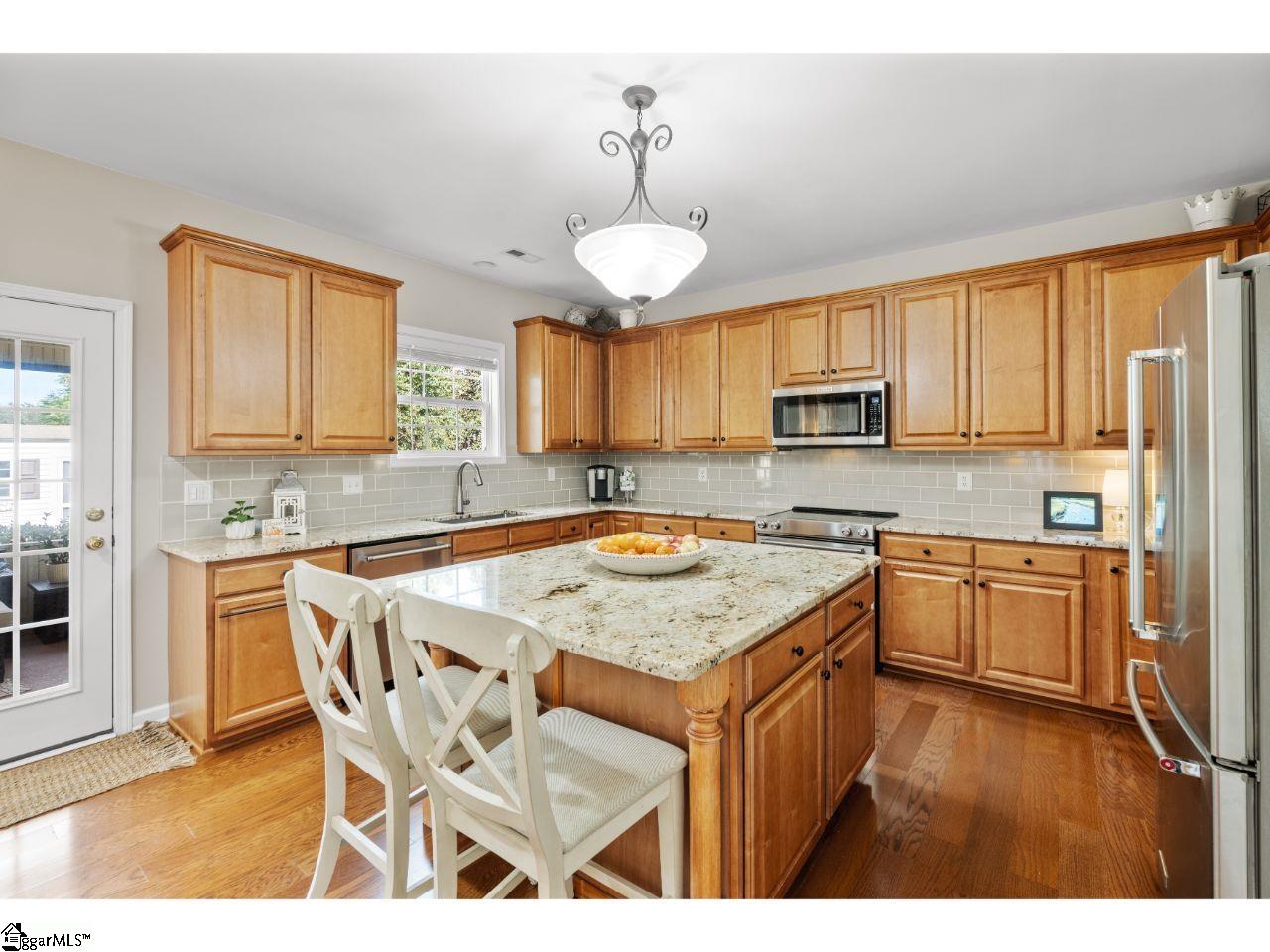 6 Breezewood Court