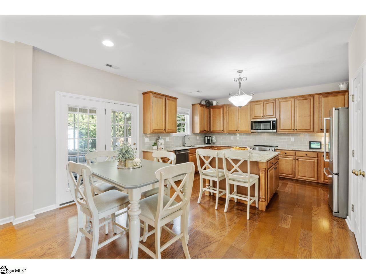 6 Breezewood Court