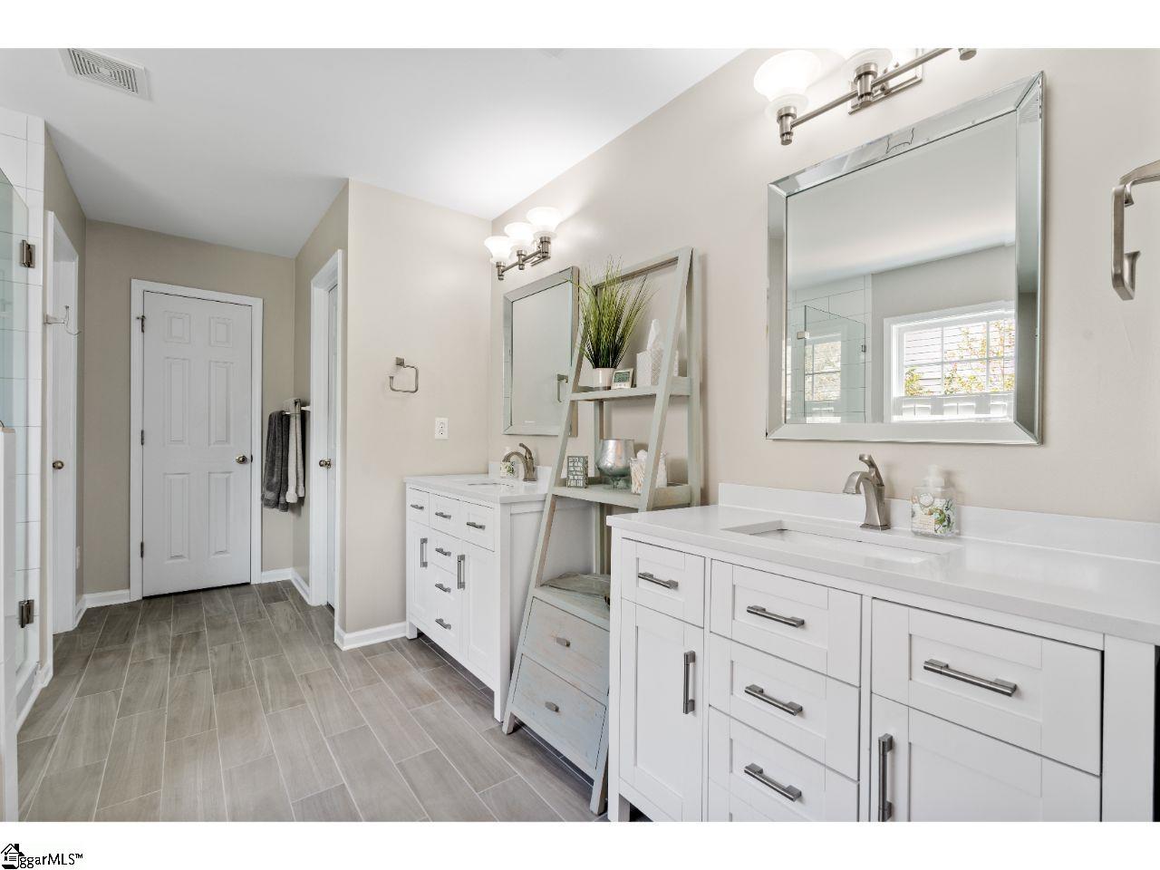 6 Breezewood Court