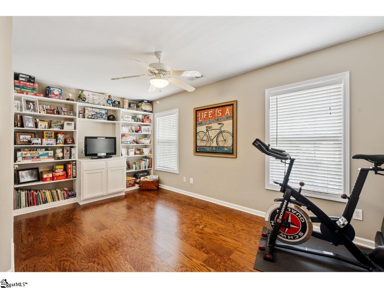 6 Breezewood Court