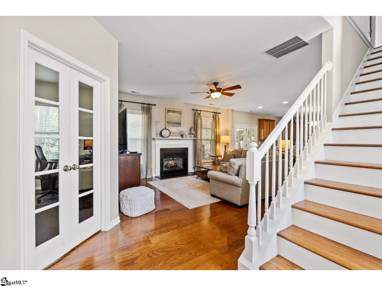 6 Breezewood Court