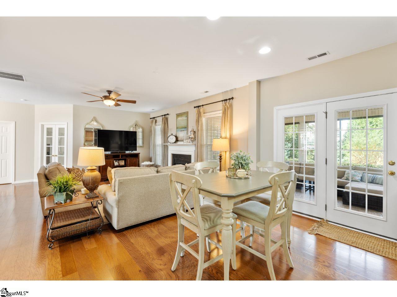 6 Breezewood Court