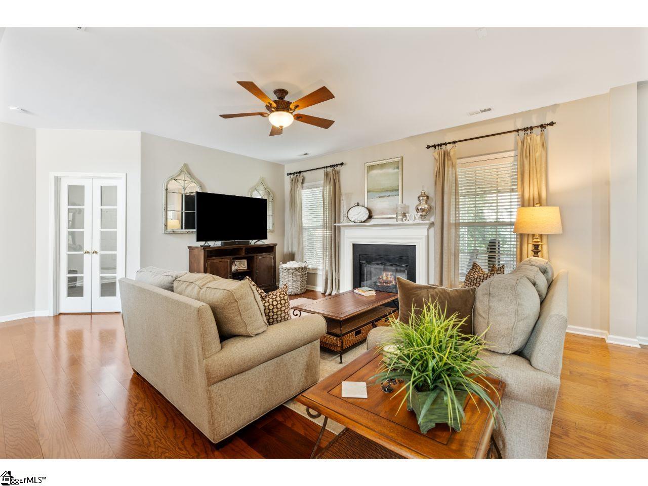 6 Breezewood Court