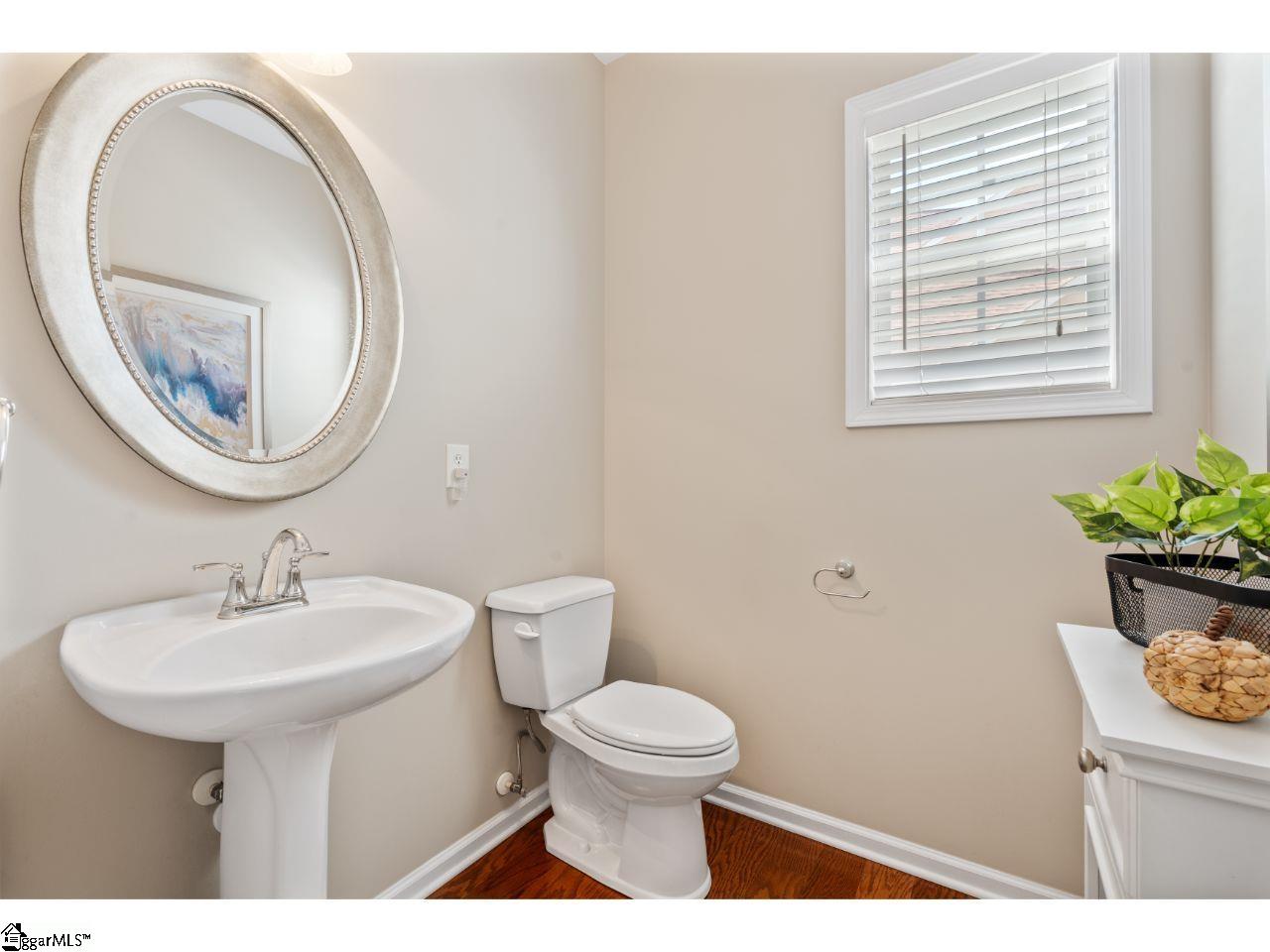 6 Breezewood Court