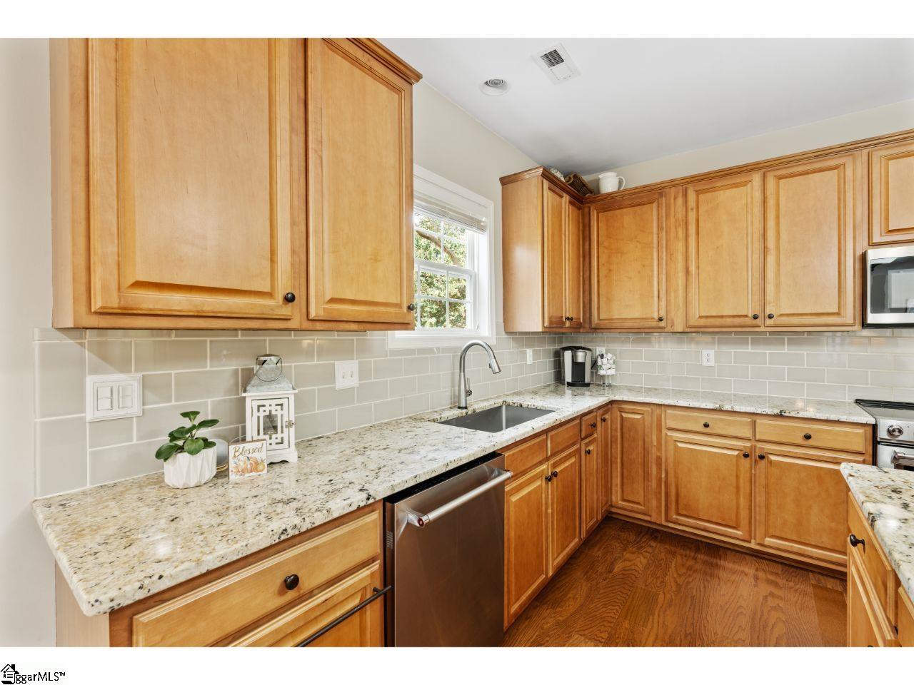 6 Breezewood Court