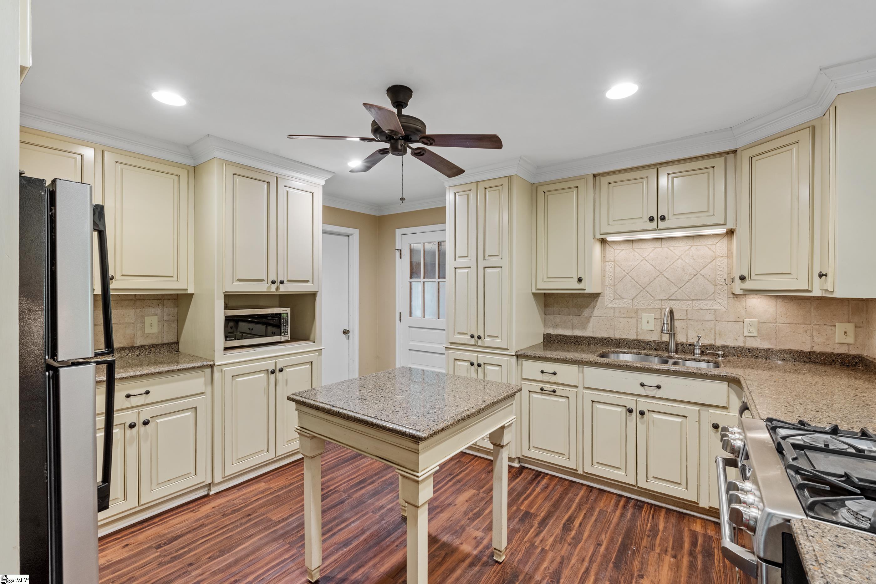 403 Laurel Road
