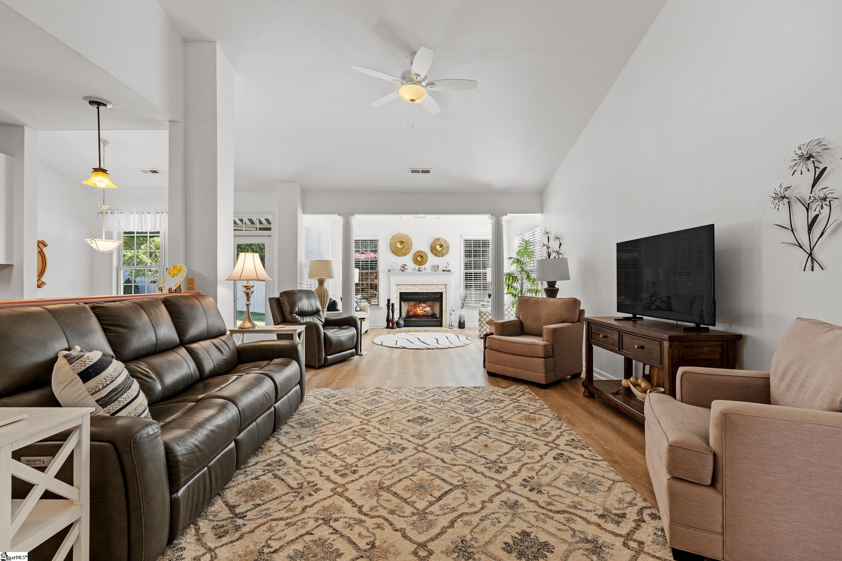 10 Kentucky Derby Court