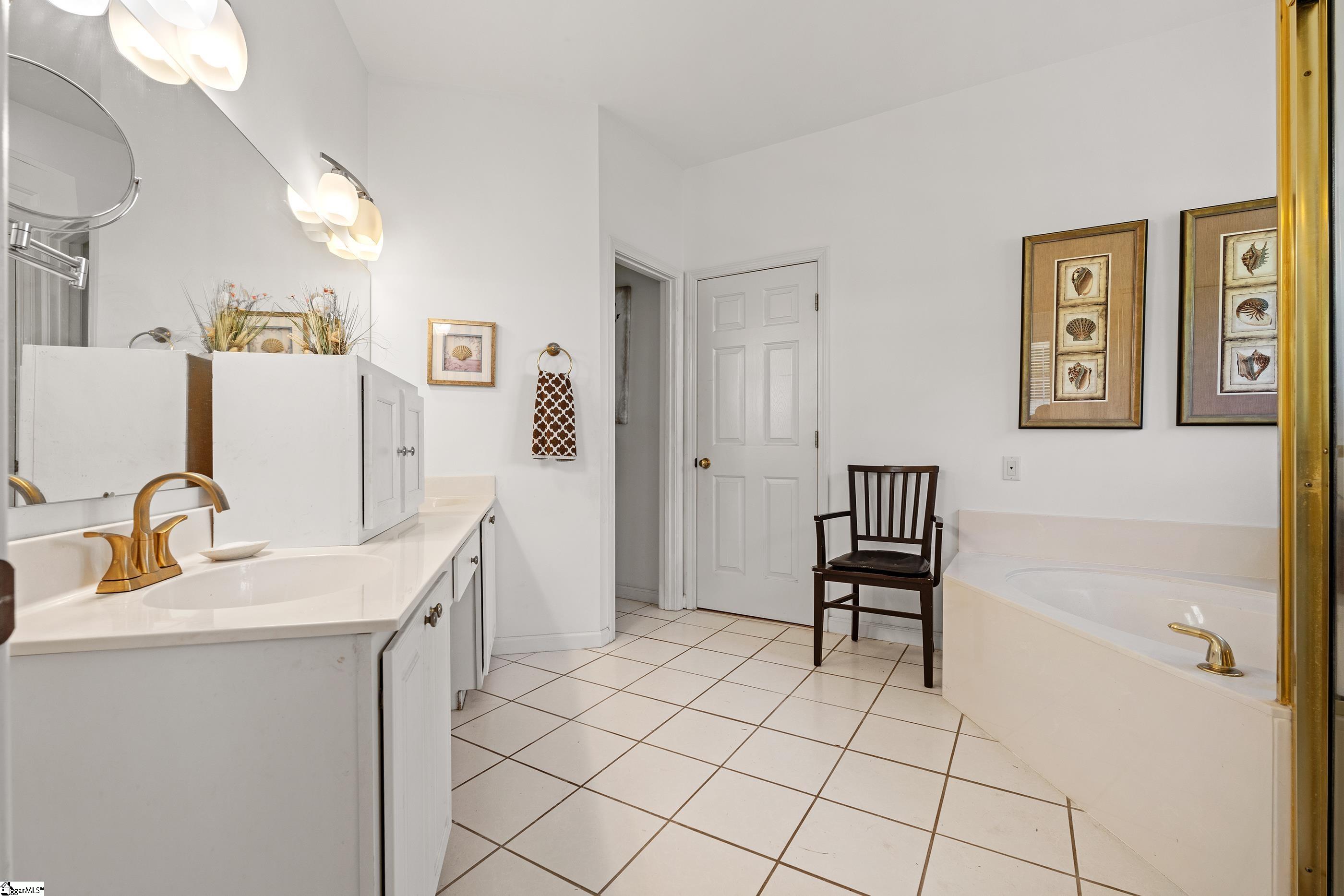 10 Kentucky Derby Court