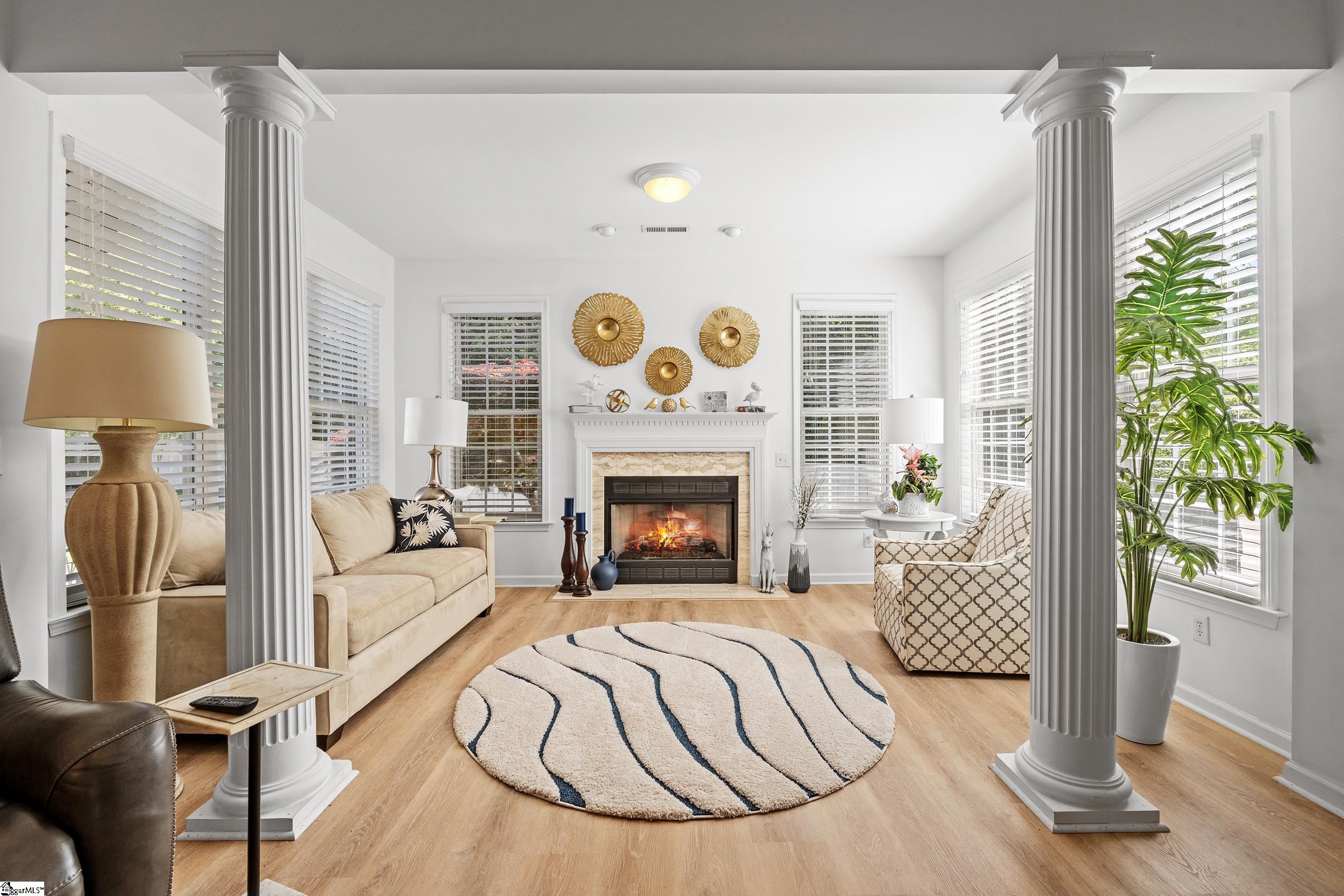 10 Kentucky Derby Court