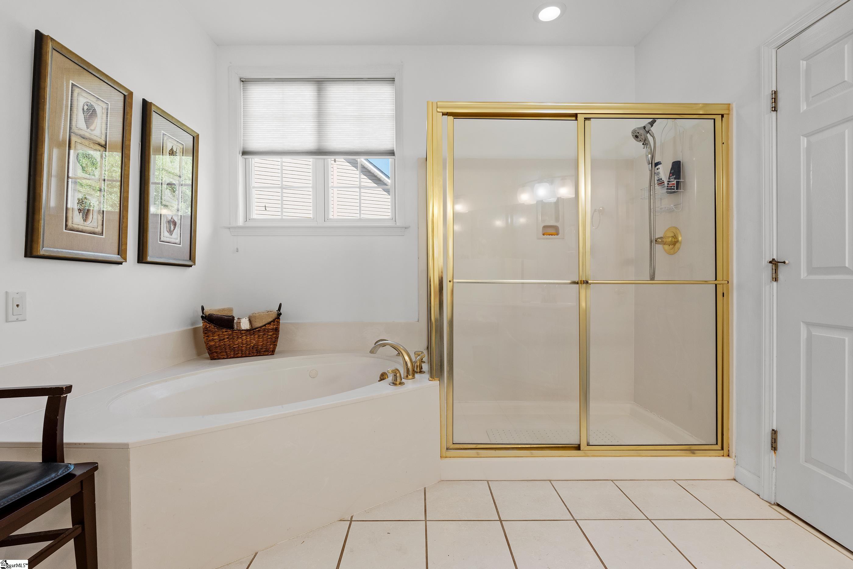 10 Kentucky Derby Court