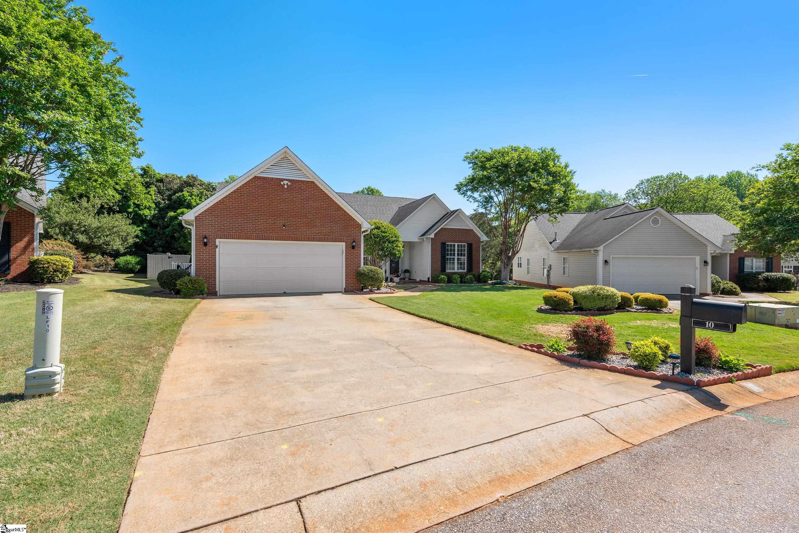10 Kentucky Derby Court