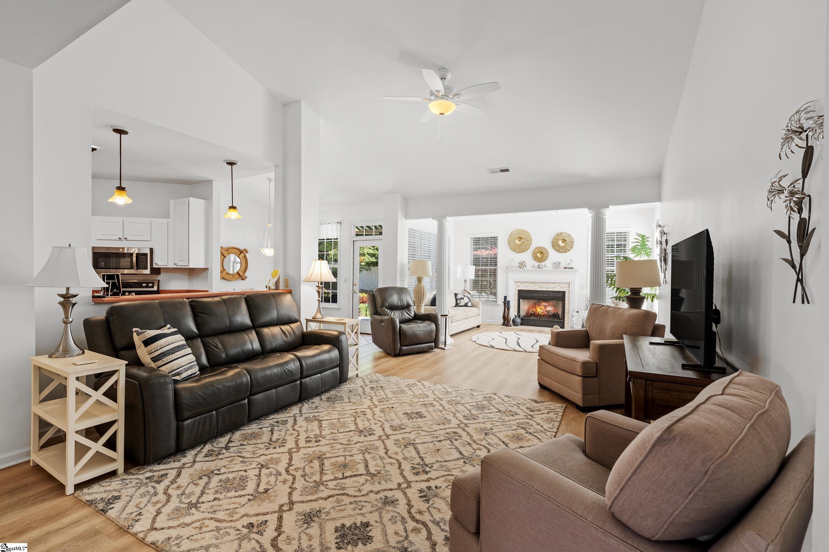 10 Kentucky Derby Court