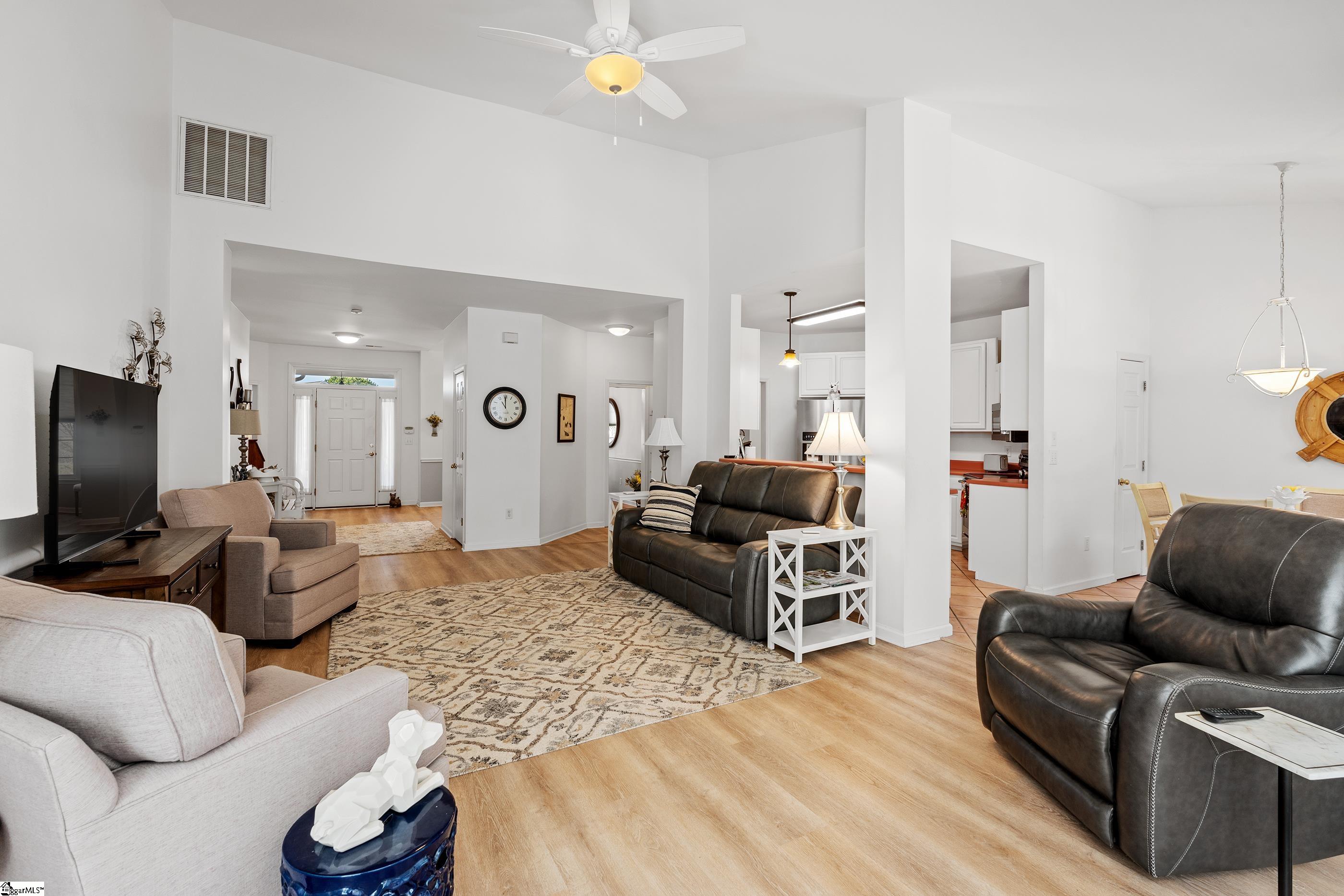 10 Kentucky Derby Court