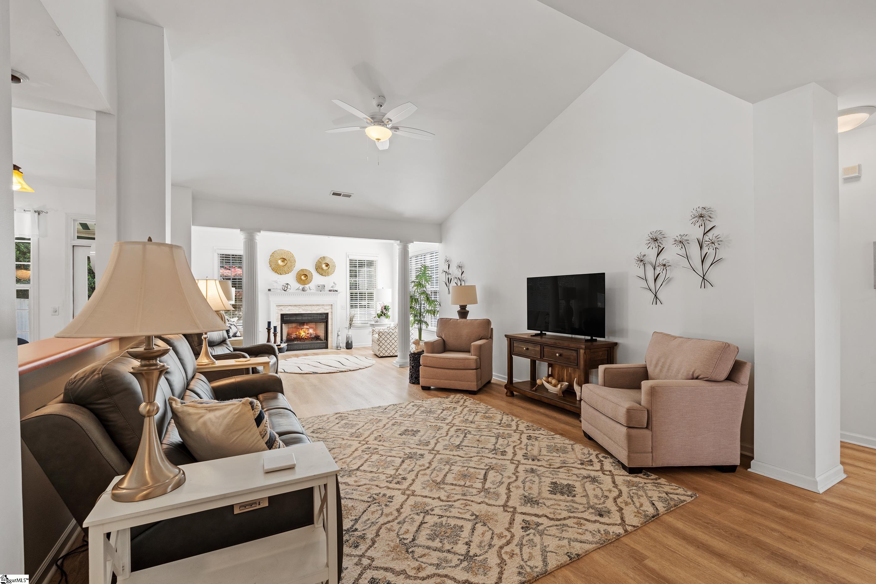 10 Kentucky Derby Court