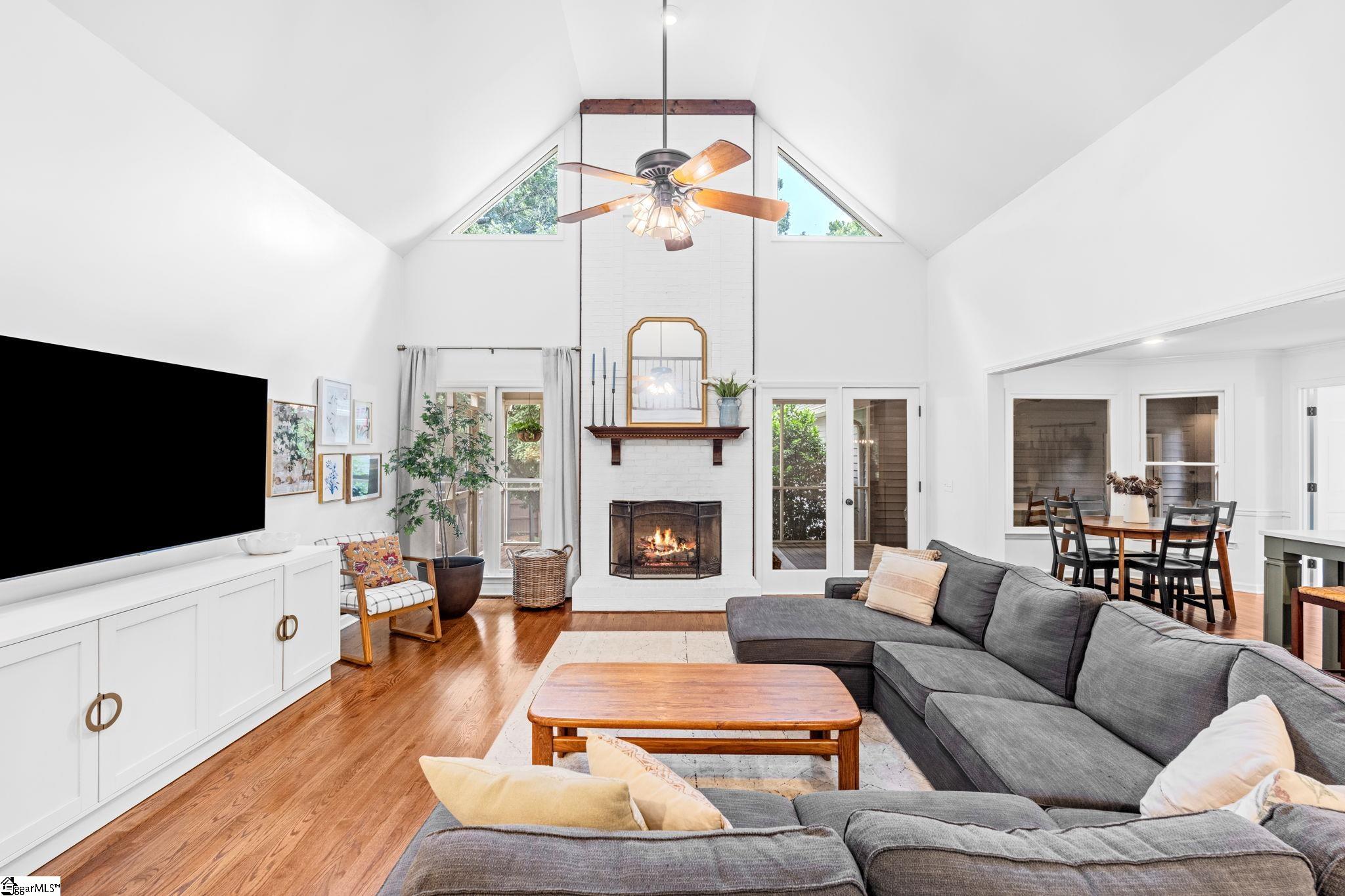 210 E Cranberry Lane