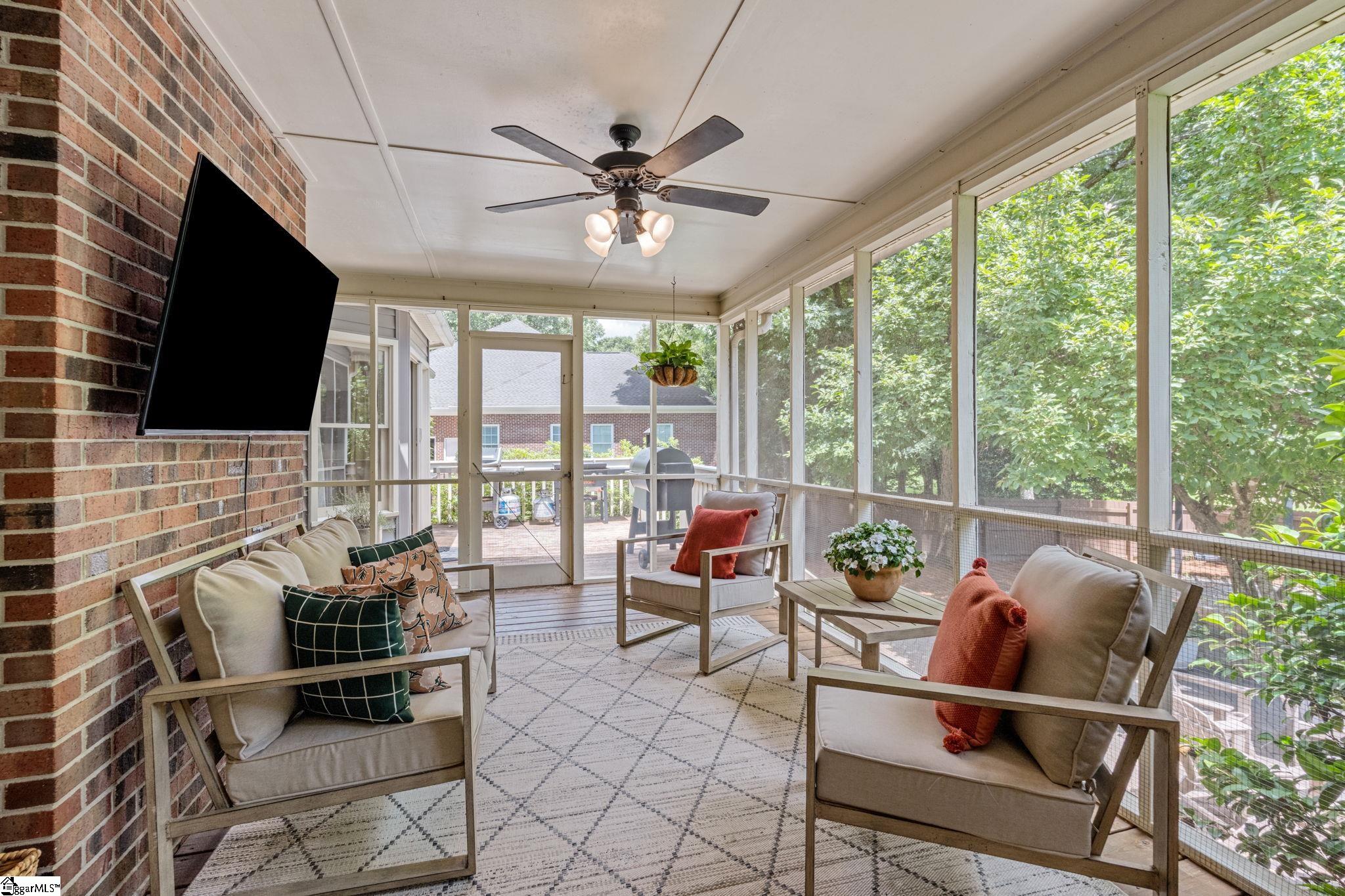 210 E Cranberry Lane