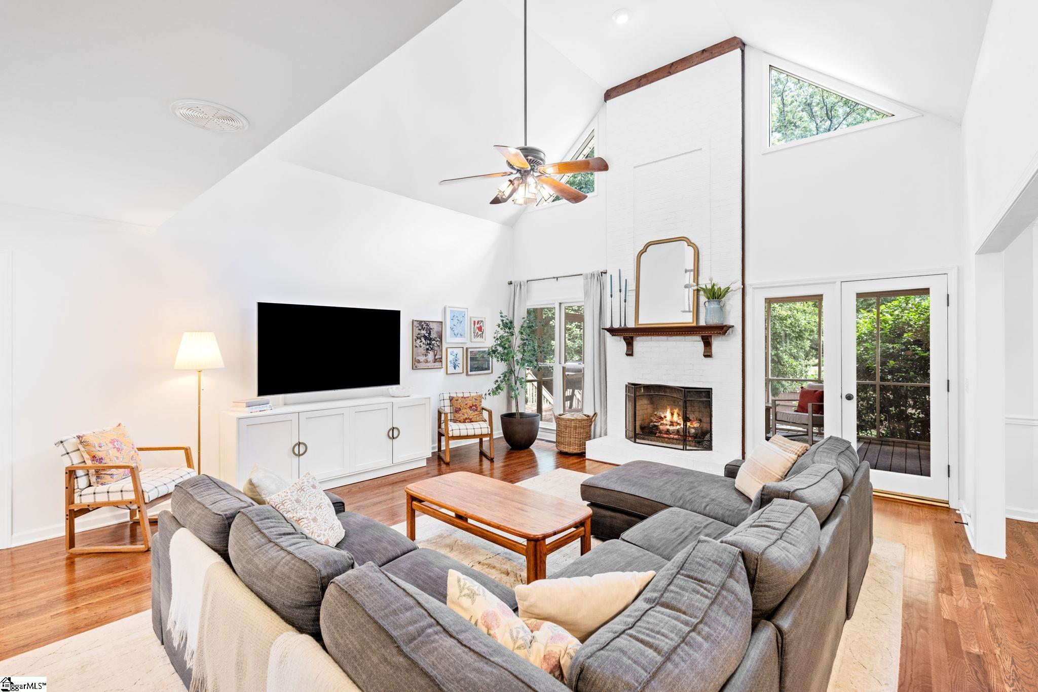 210 E Cranberry Lane