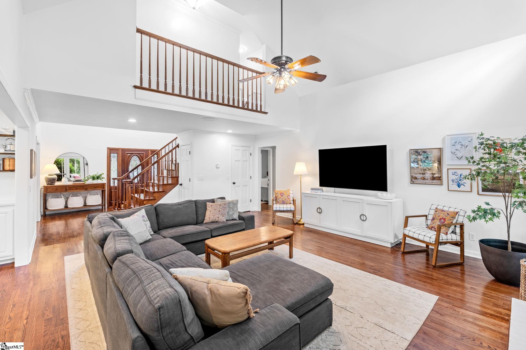 210 E Cranberry Lane