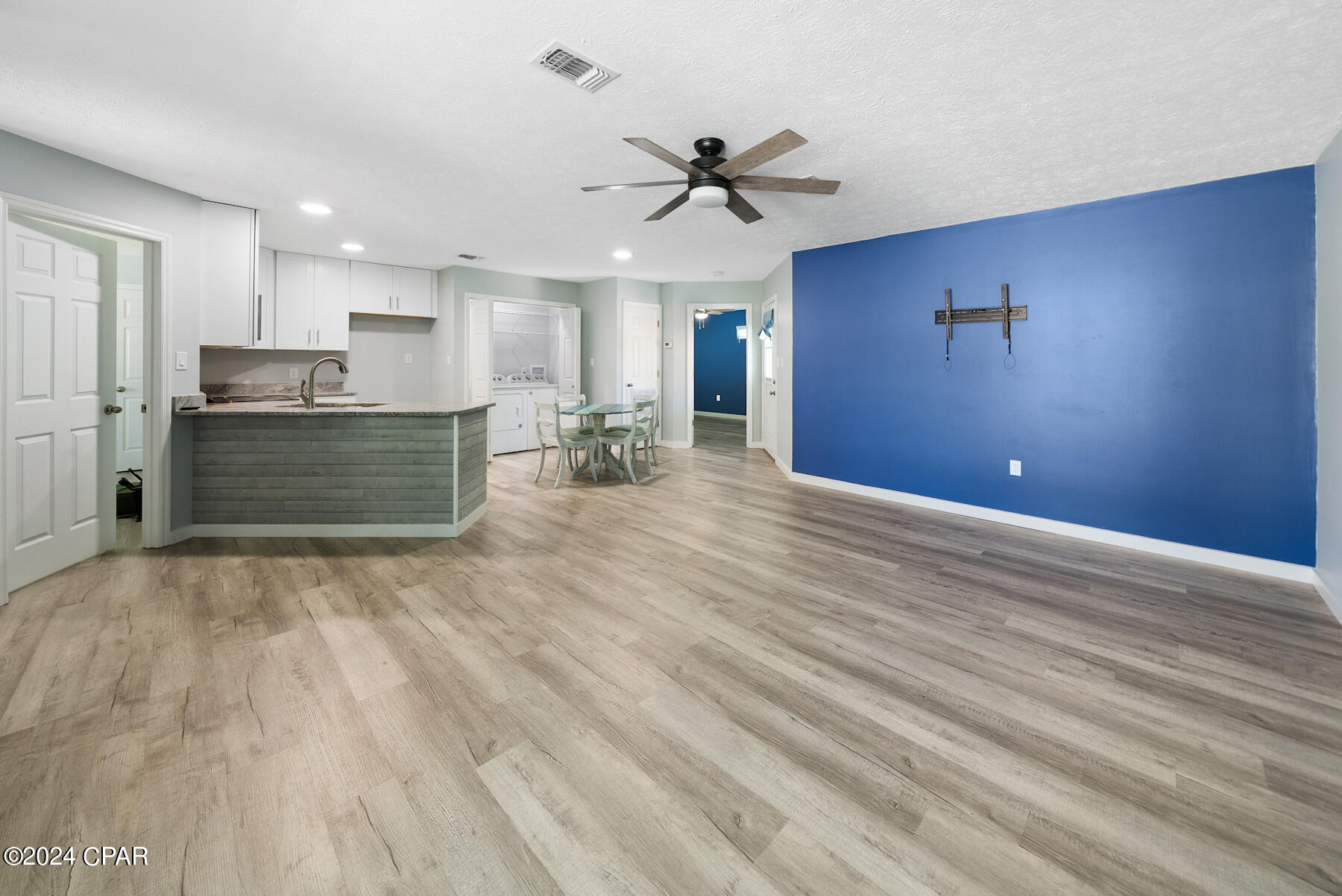 21401 Hilltop Avenue