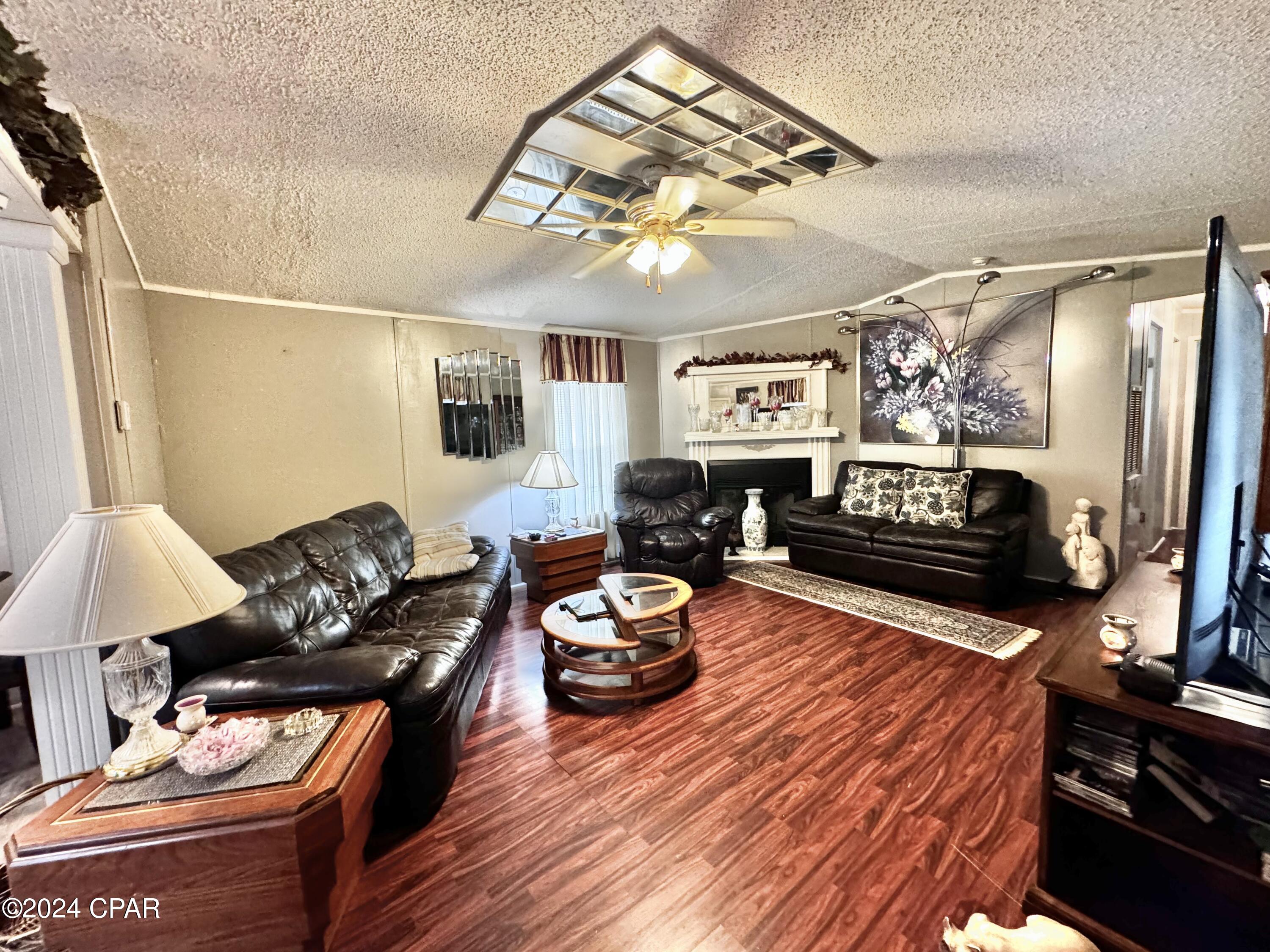 3529 Lark Lane