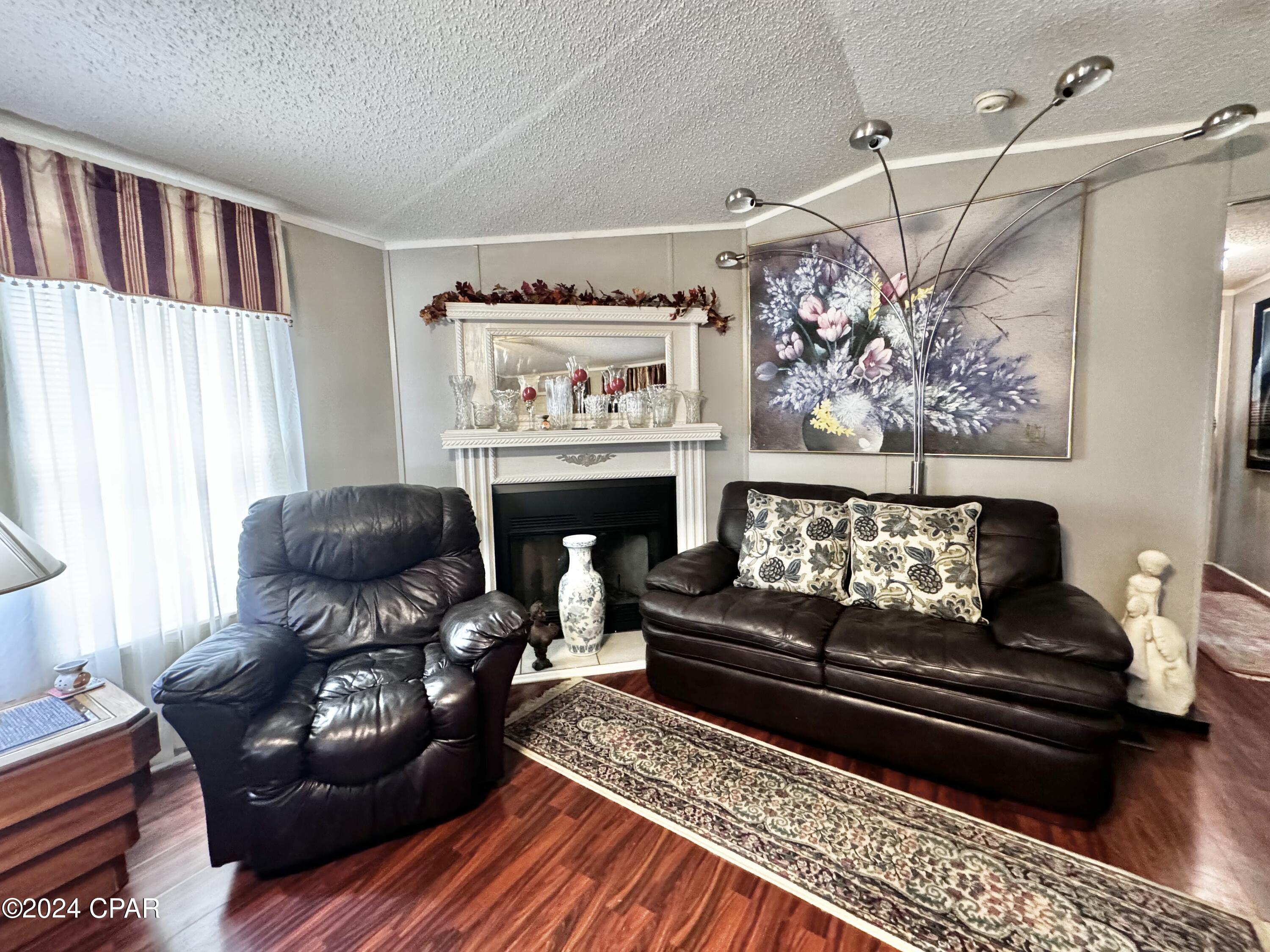 3529 Lark Lane