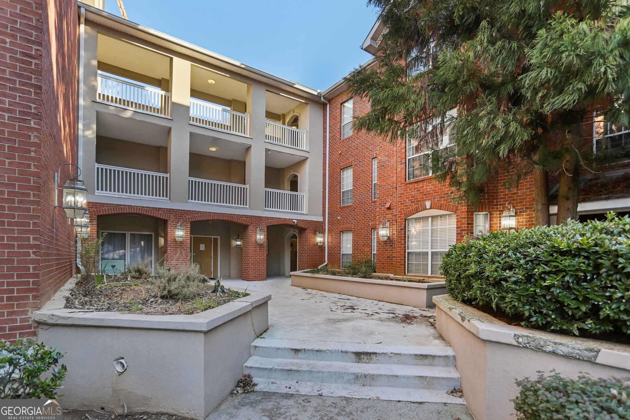 5641 Roswell Road # 201