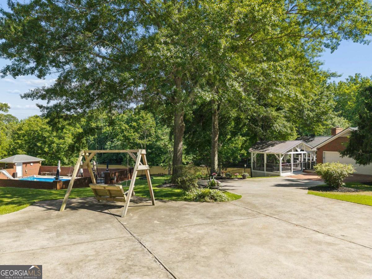1091 Briar Lakes Road
