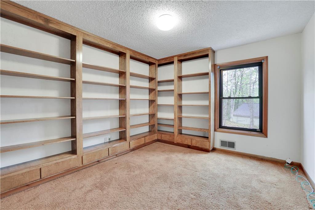 4016 Loch Highland Pass NE