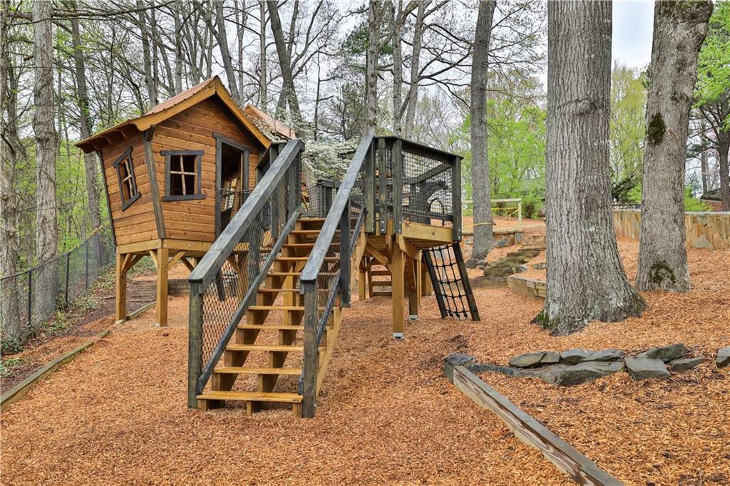 4016 Loch Highland Pass NE