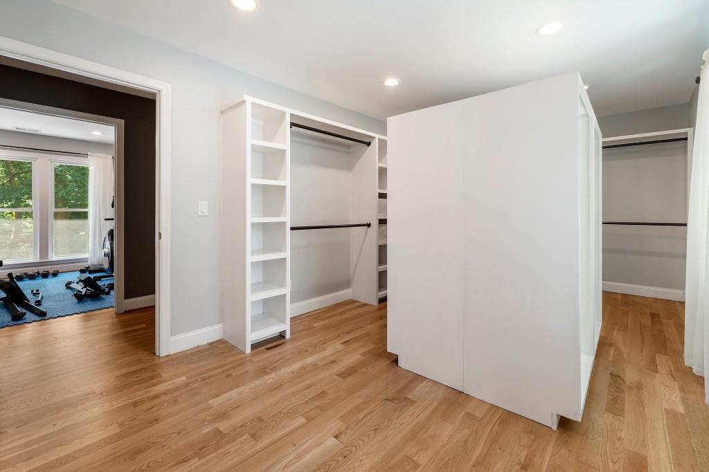 2383 Riverglenn Circle