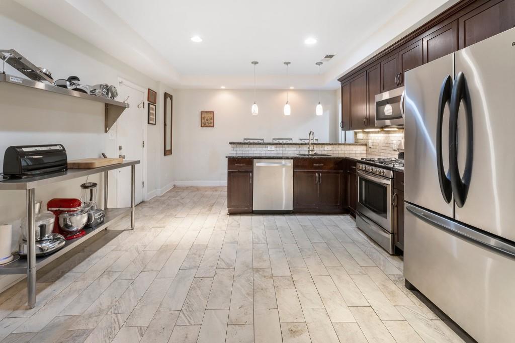 2383 Riverglenn Circle