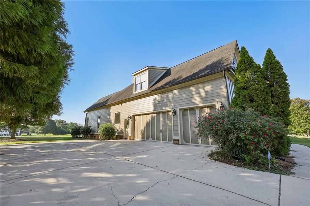 1040 W Magnolia Loop