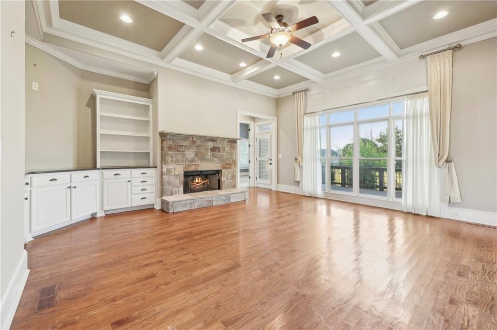 1040 W Magnolia Loop