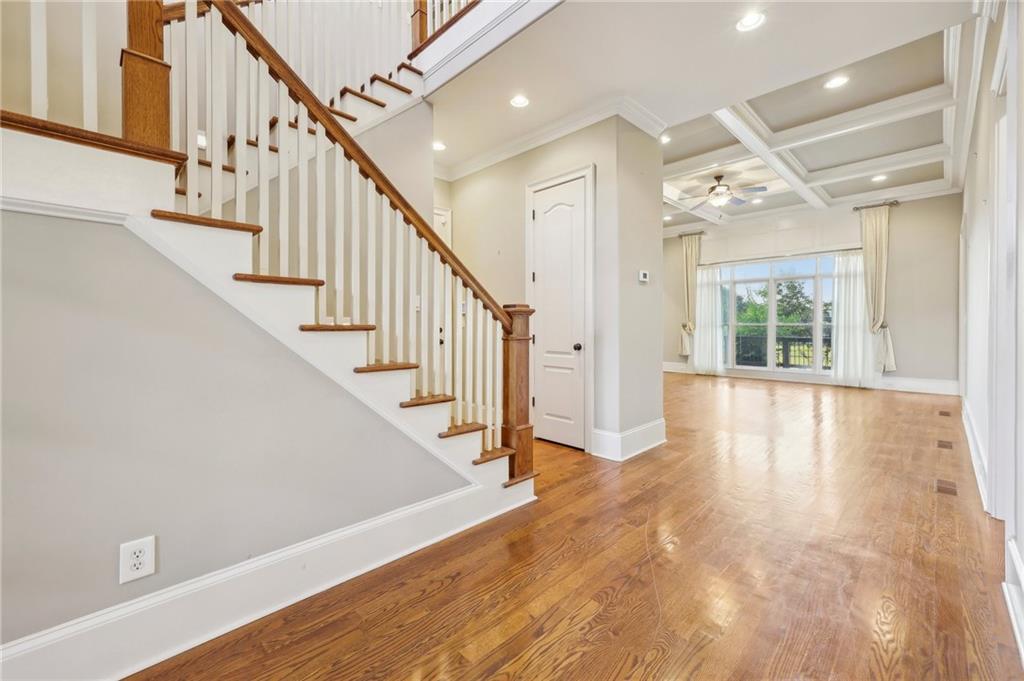 1040 W Magnolia Loop
