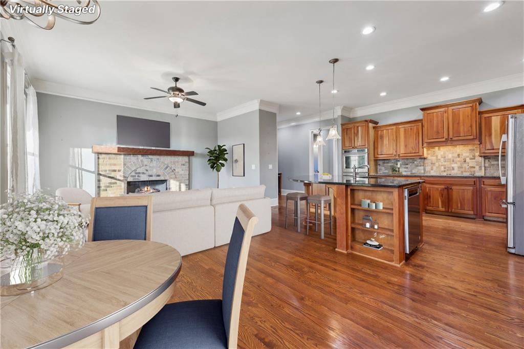 1040 W Magnolia Loop