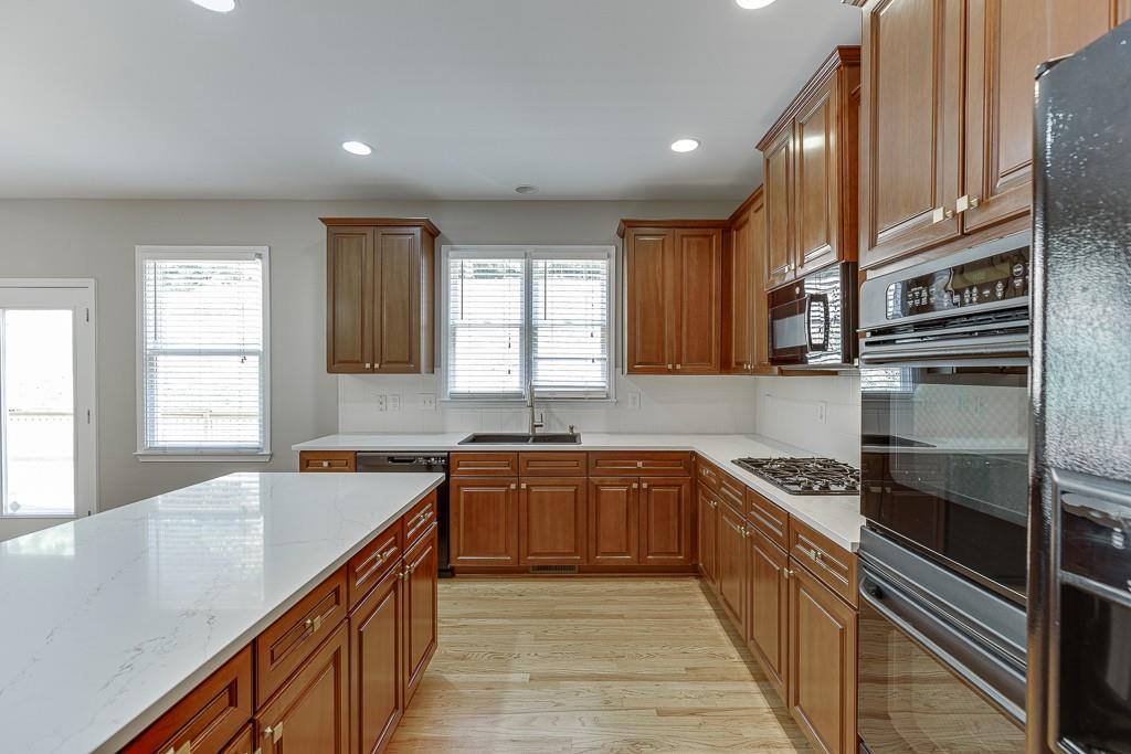 527 Streamwood Ivy Trail