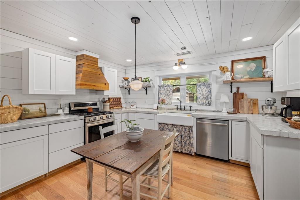 385 Amys Road
