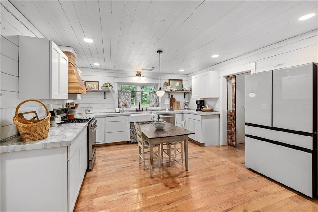 385 Amys Road