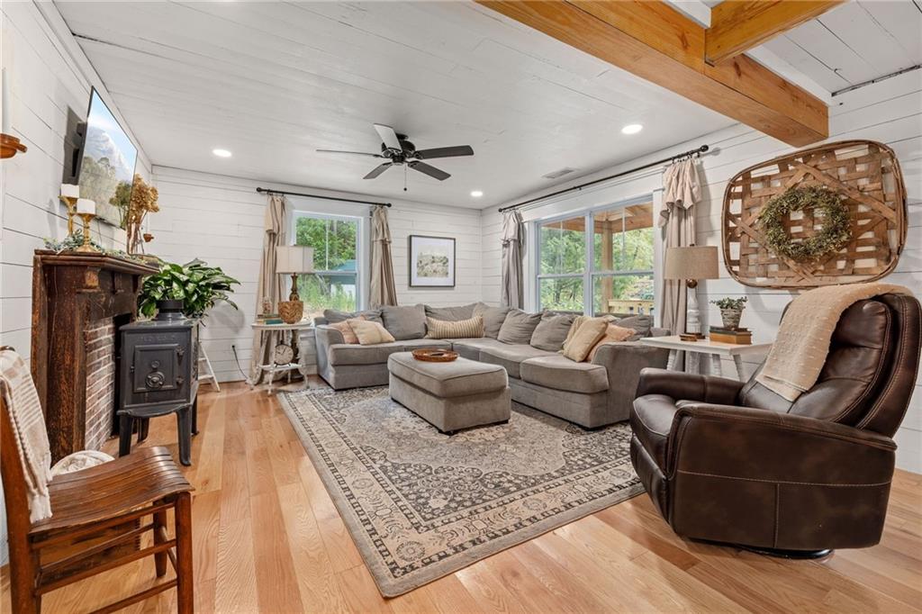 385 Amys Road