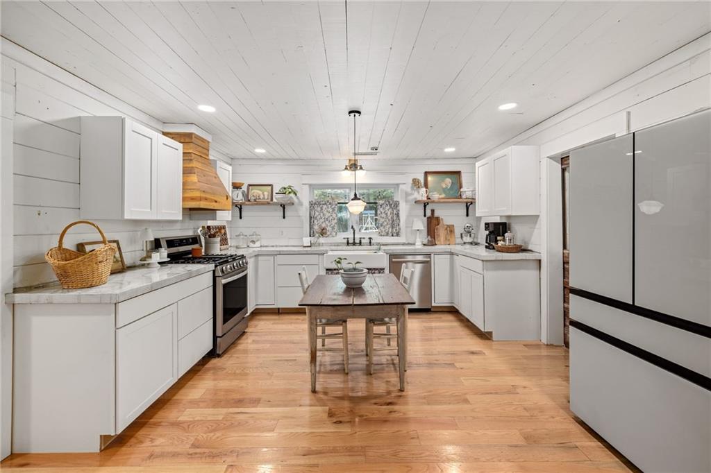 385 Amys Road