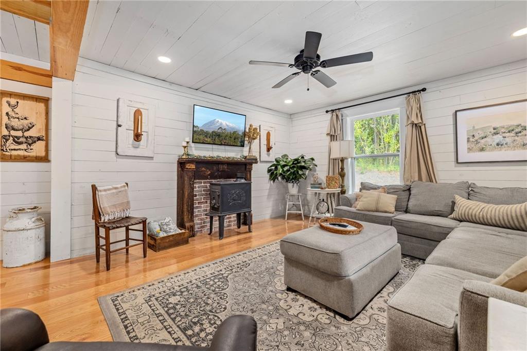 385 Amys Road