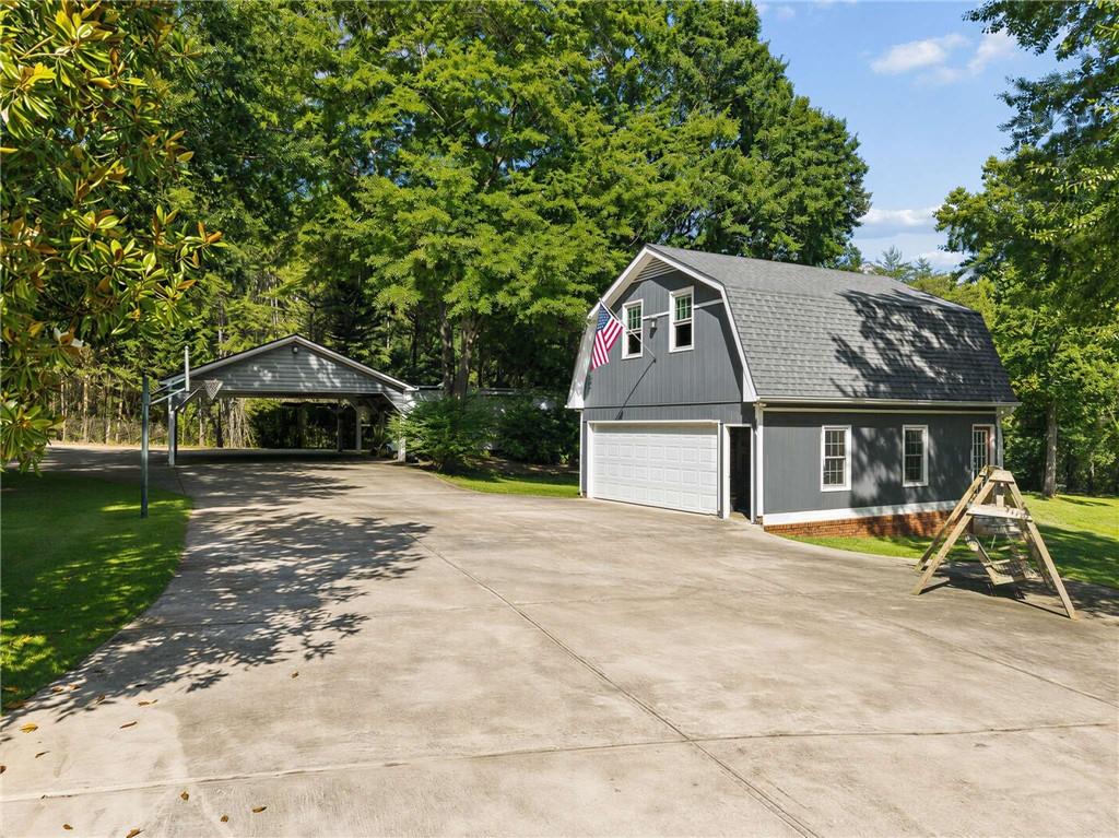 1091 Briar Lakes Road