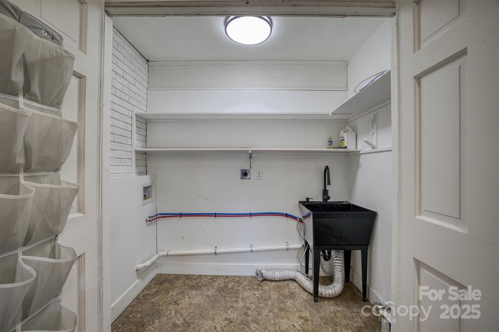 1505 Canterbury Place NE