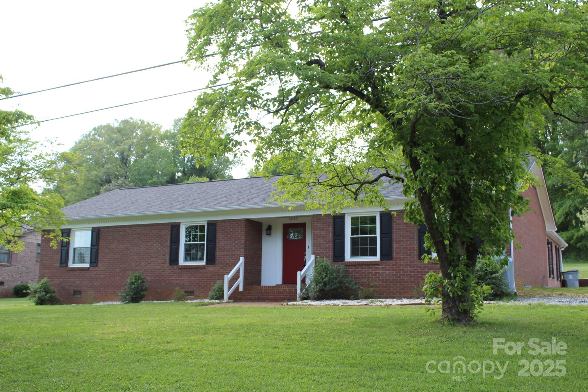 1505 Canterbury Place NE