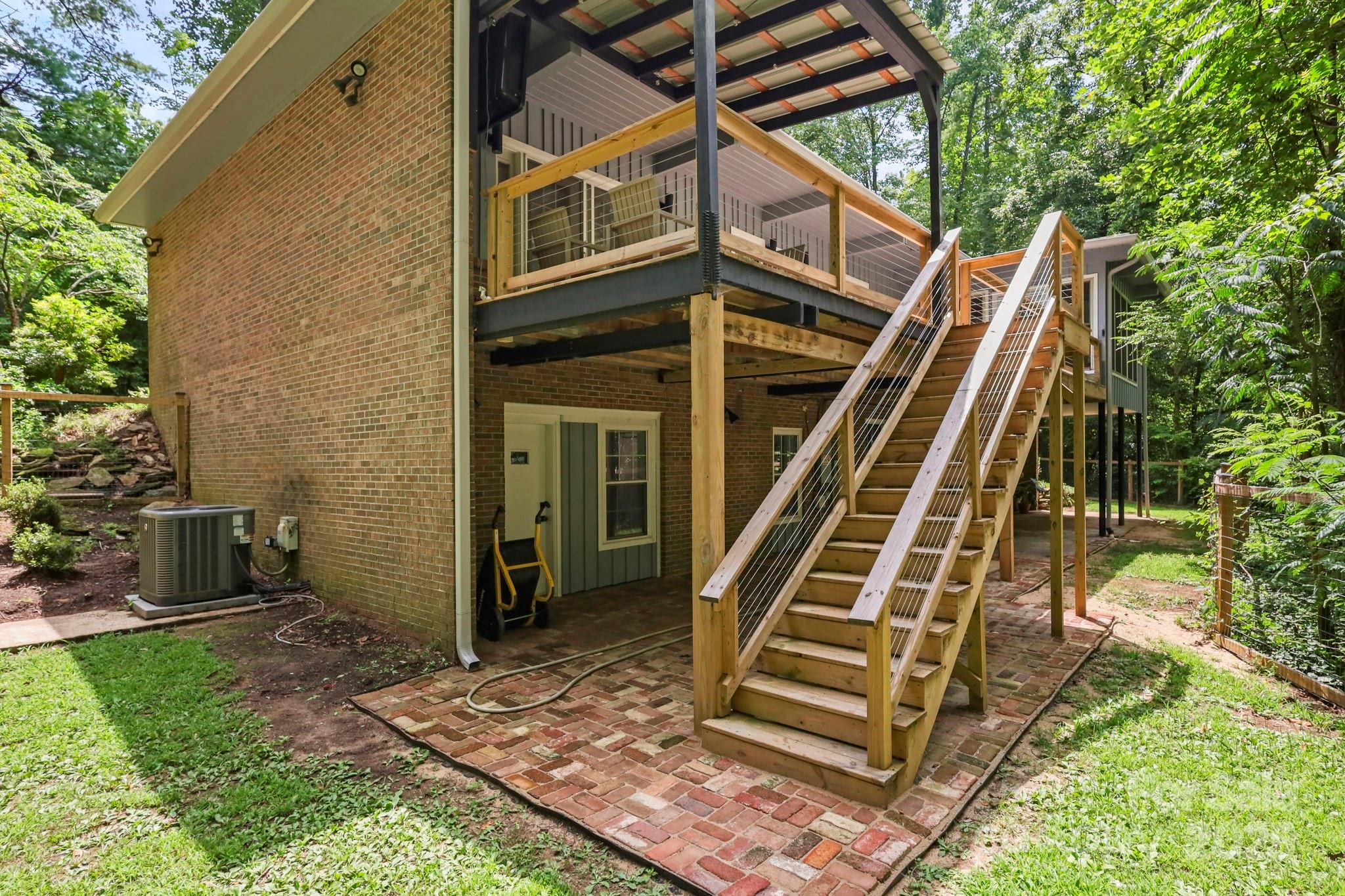 874 Cherokee Place SW