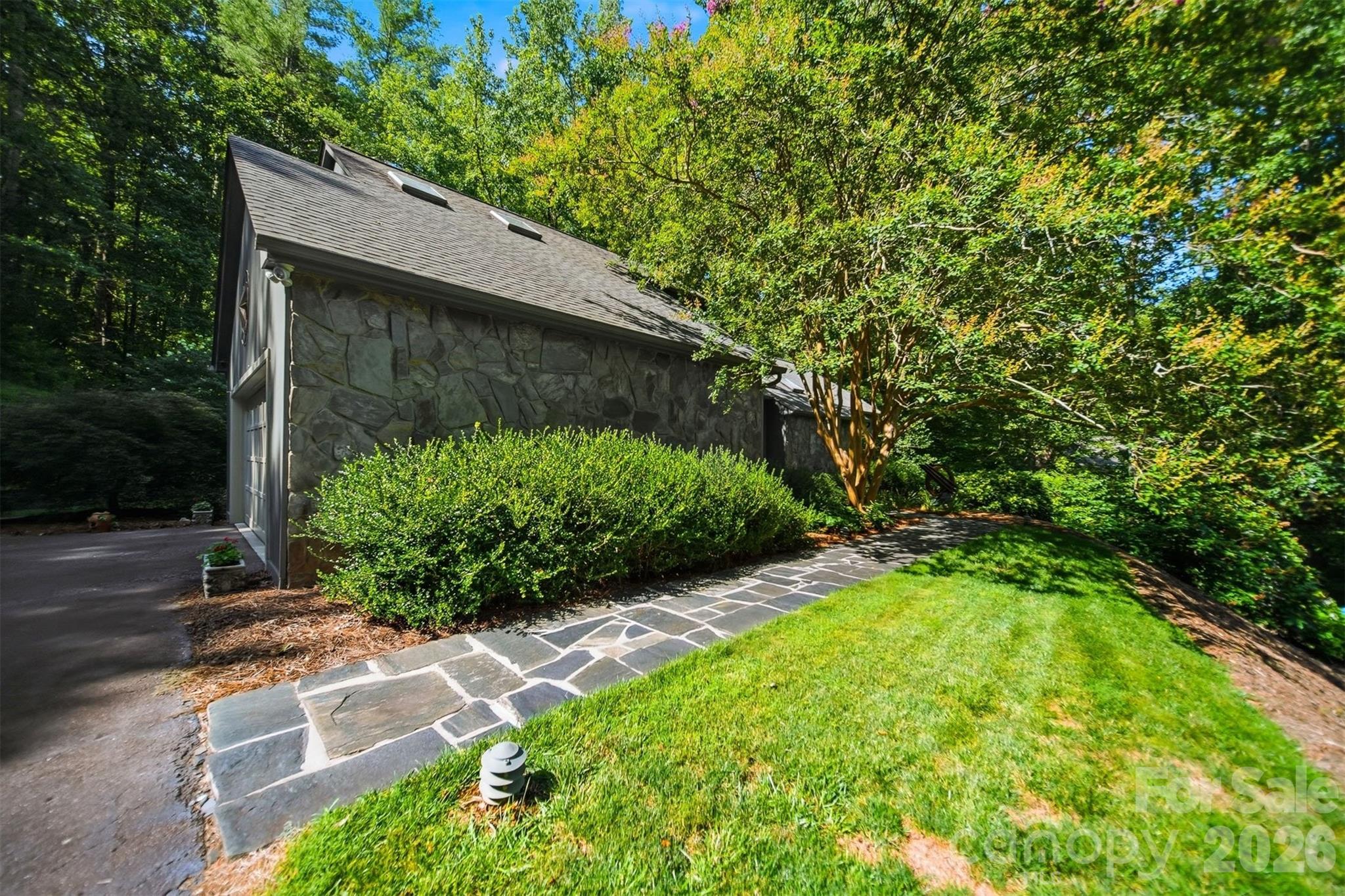 414 Stonecroft Drive SE
