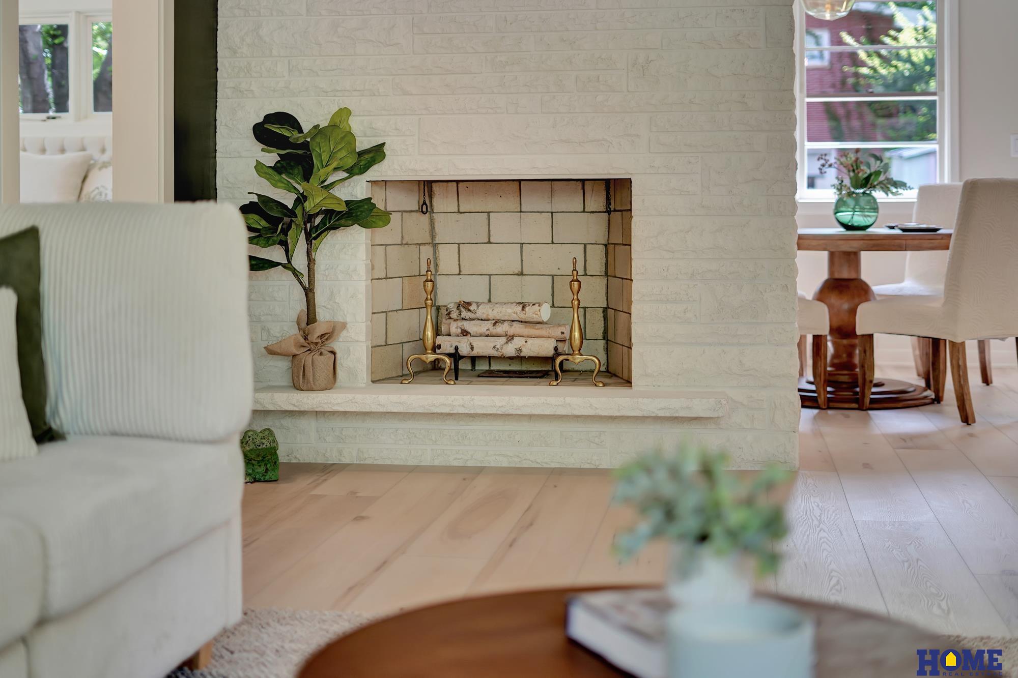 1700 Crestline Drive