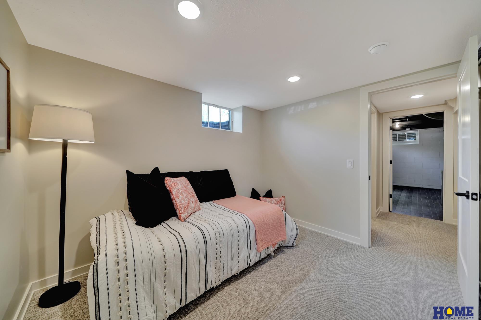 1700 Crestline Drive